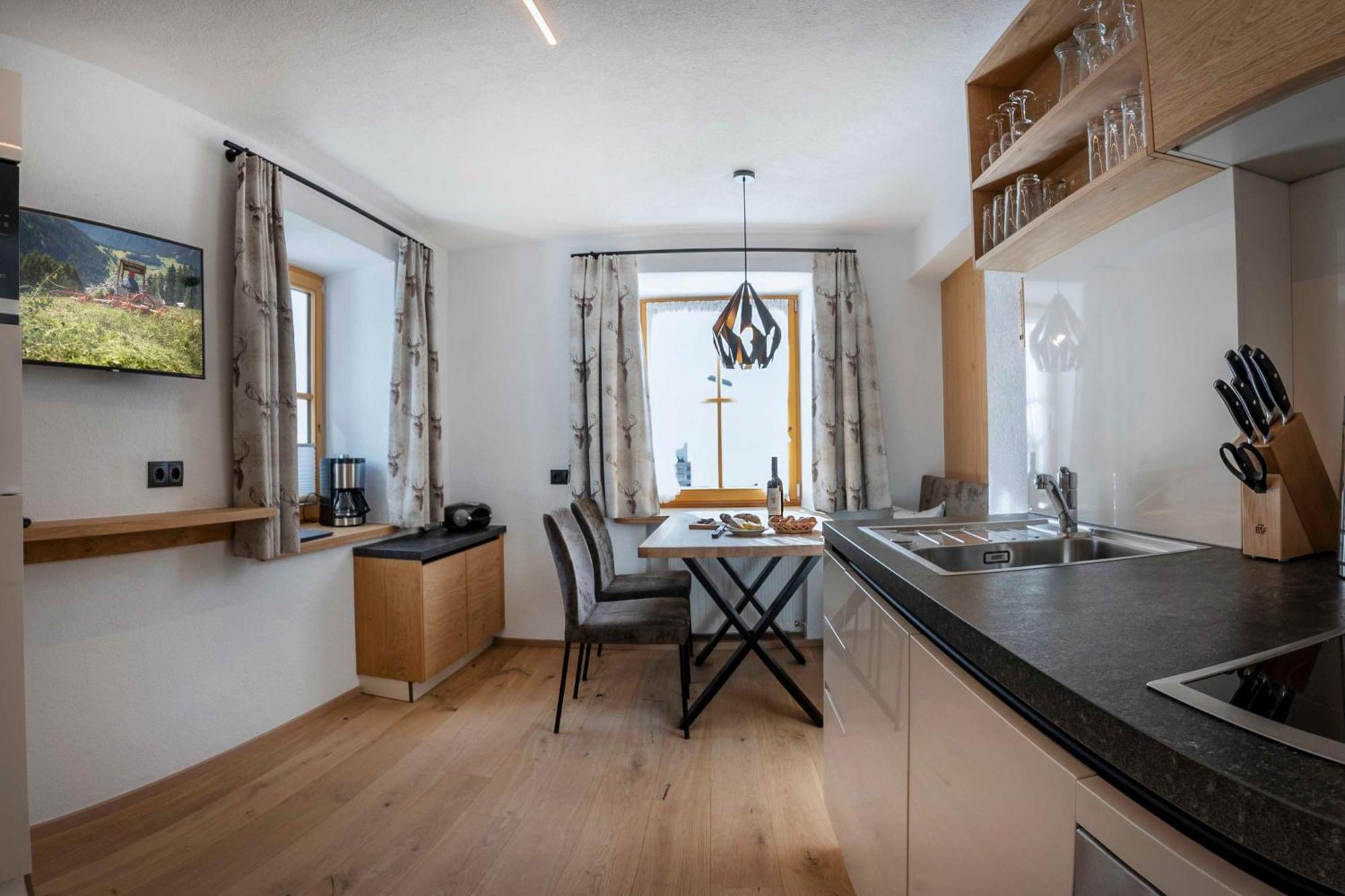 Rosenhof- Premium & Landhaus Apartments & Wellness & Erlebnisbauernhof Hintertux Ngoại thất bức ảnh